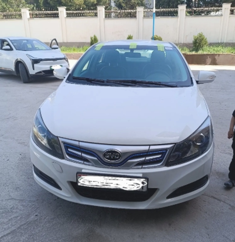 Лобовое стекло от BYD E5